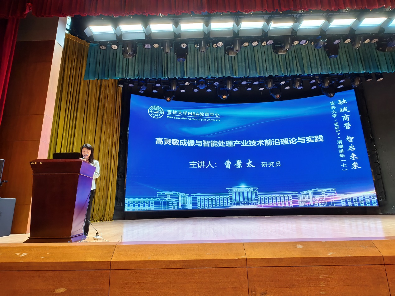 电脑屏幕的照片中度可信度描述已自动生成